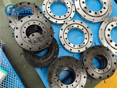 Тедин успешно обеспечивает 60 комплектов скрещенных роликовых подшипников RU1...